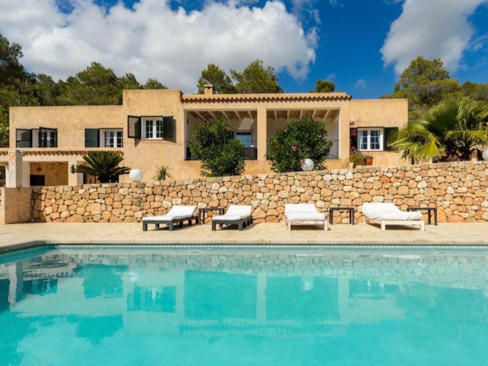 VILLA LIVIA