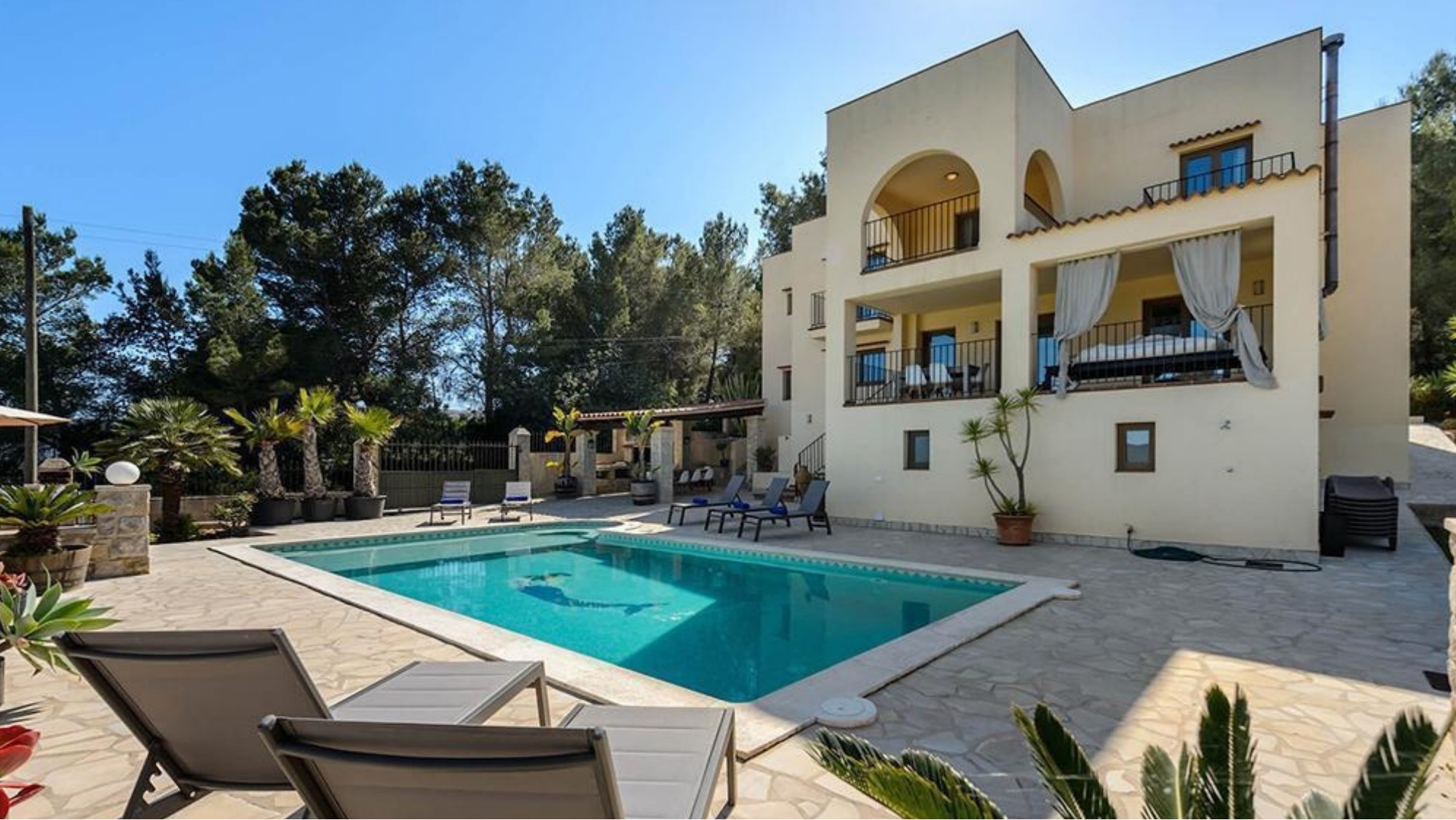 VILLA LLORENS