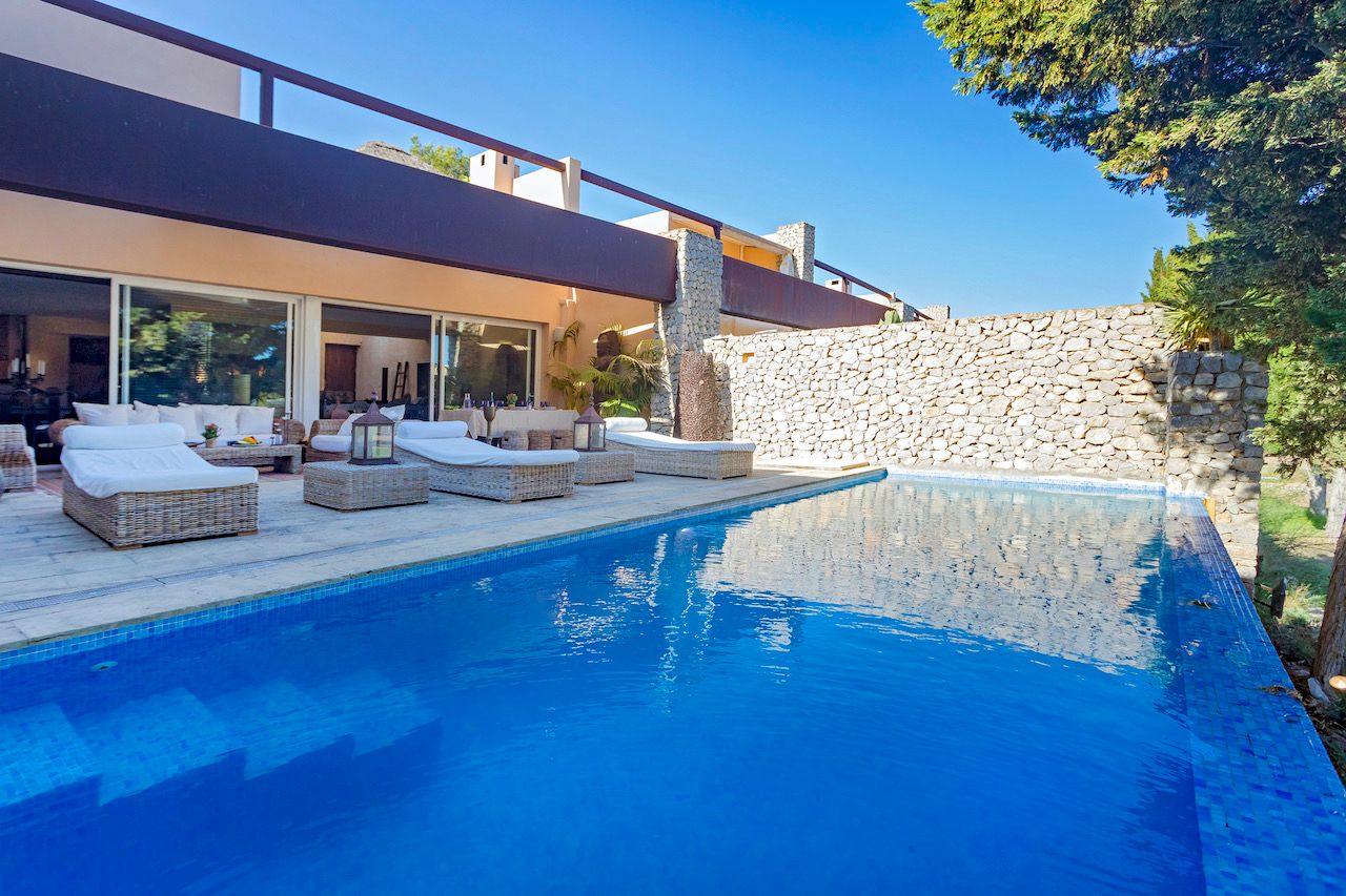 Villa Bali, Roca Llisa