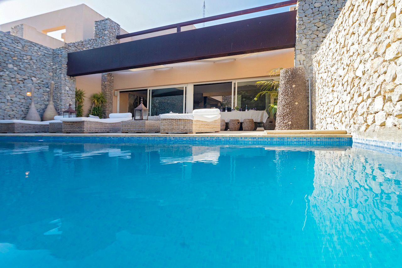 Villa Bali, Roca Llisa