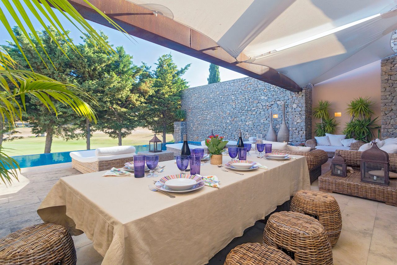 Villa Bali, Roca Llisa