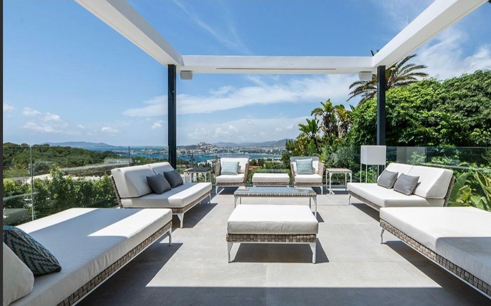 Villa Sakura, Contemporary Villa in Can Pep Simó with Panoramic Sea Views