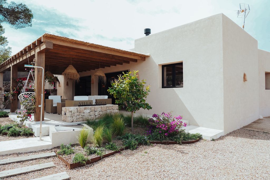 Villa Amiga: A Mediterranean Retreat in Sant Carlos