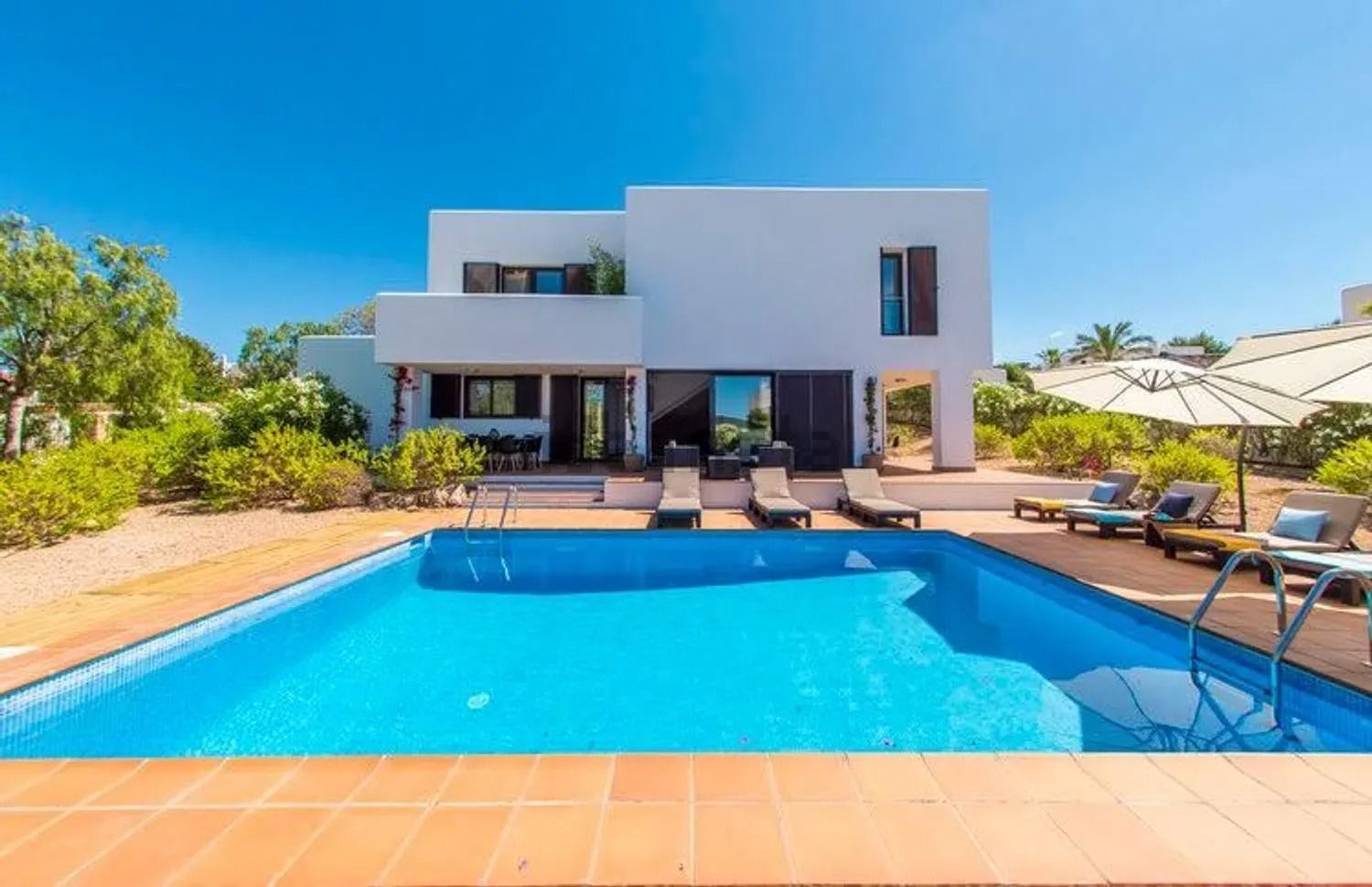 Villa for rent in Cala de Bou with tourist license