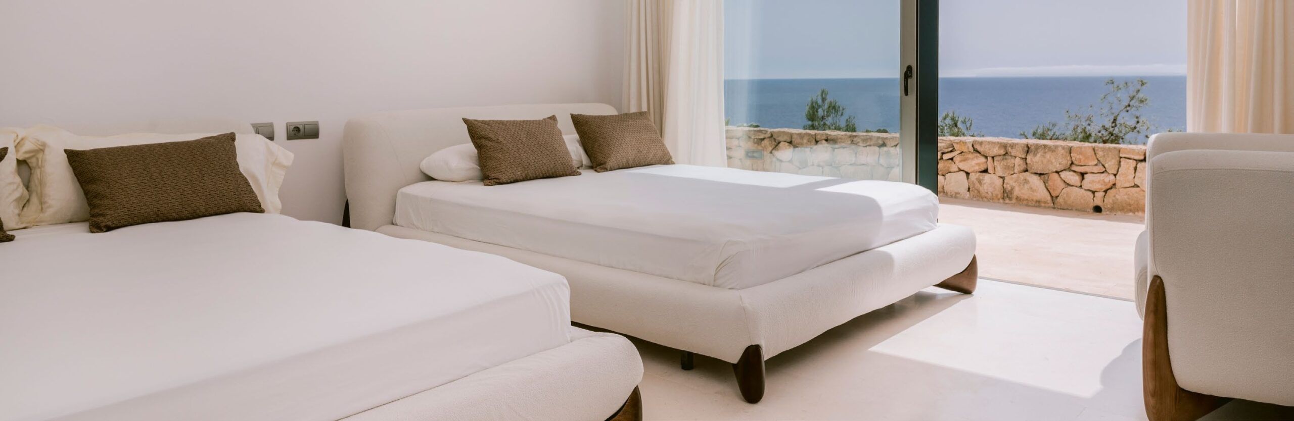 LUXURY VILLA ROCA LLISA