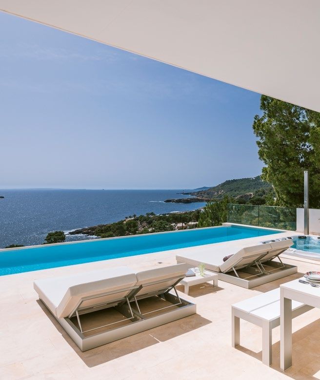 LUXURY VILLA ROCA LLISA