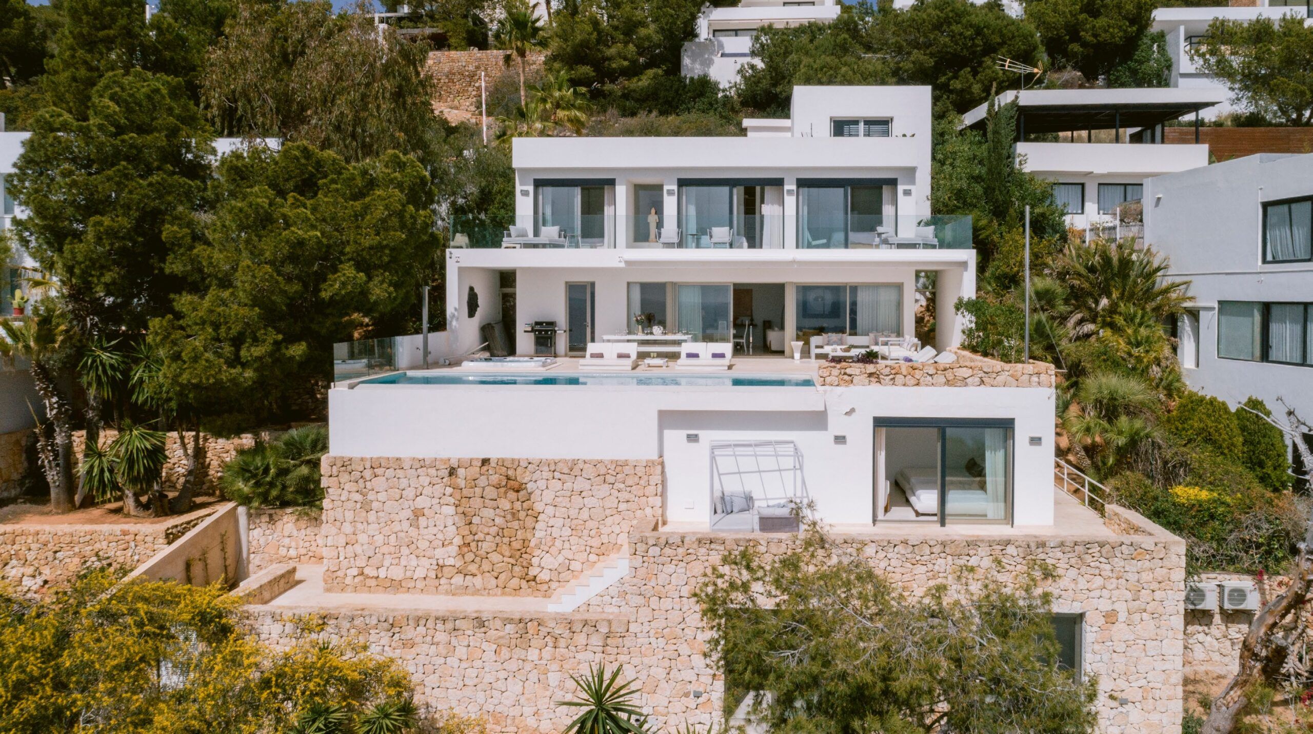 LUXURY VILLA ROCA LLISA