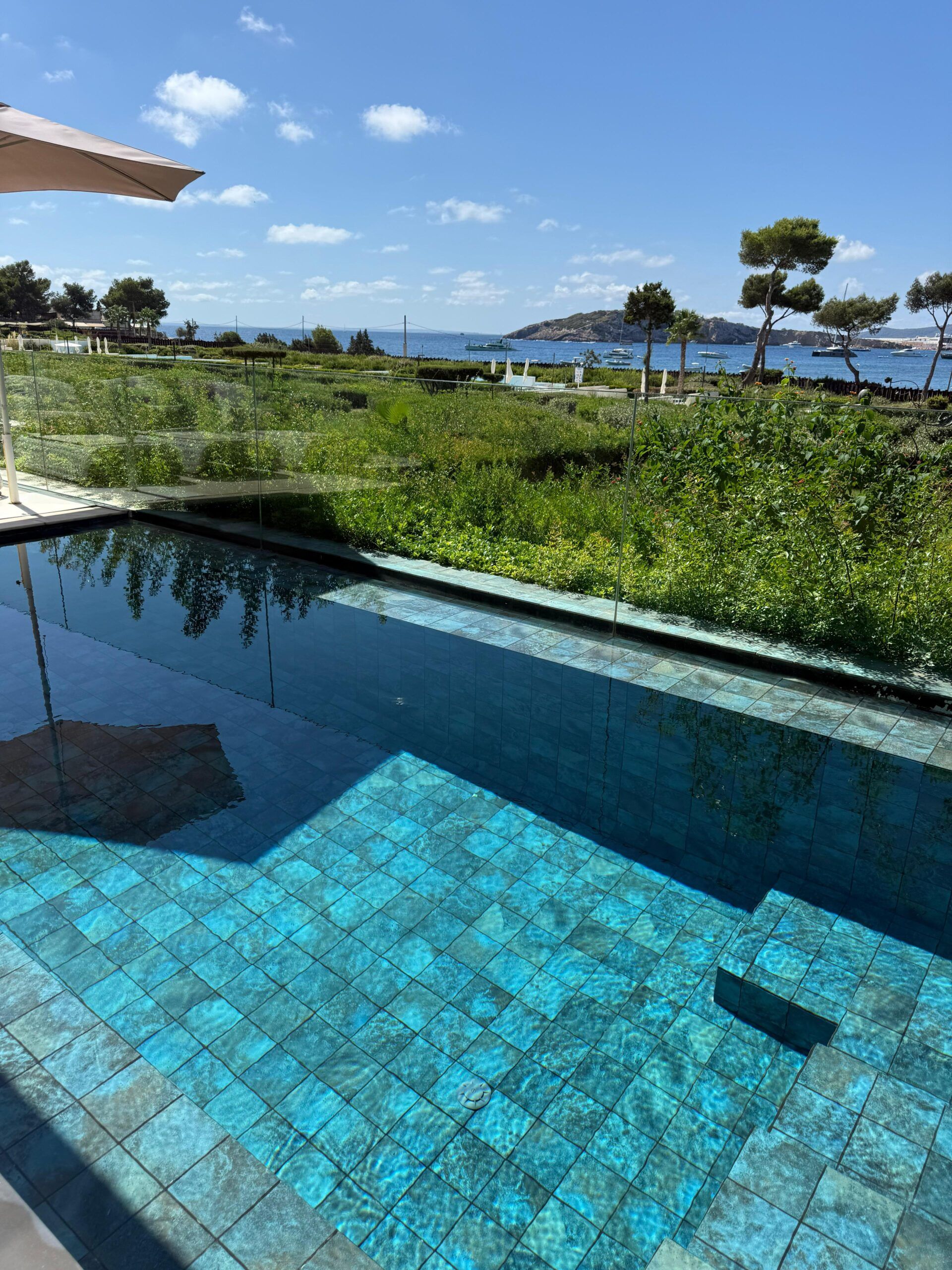 Es Pouet, Talamanca | Frontline Sea Residence with Infinity Pool