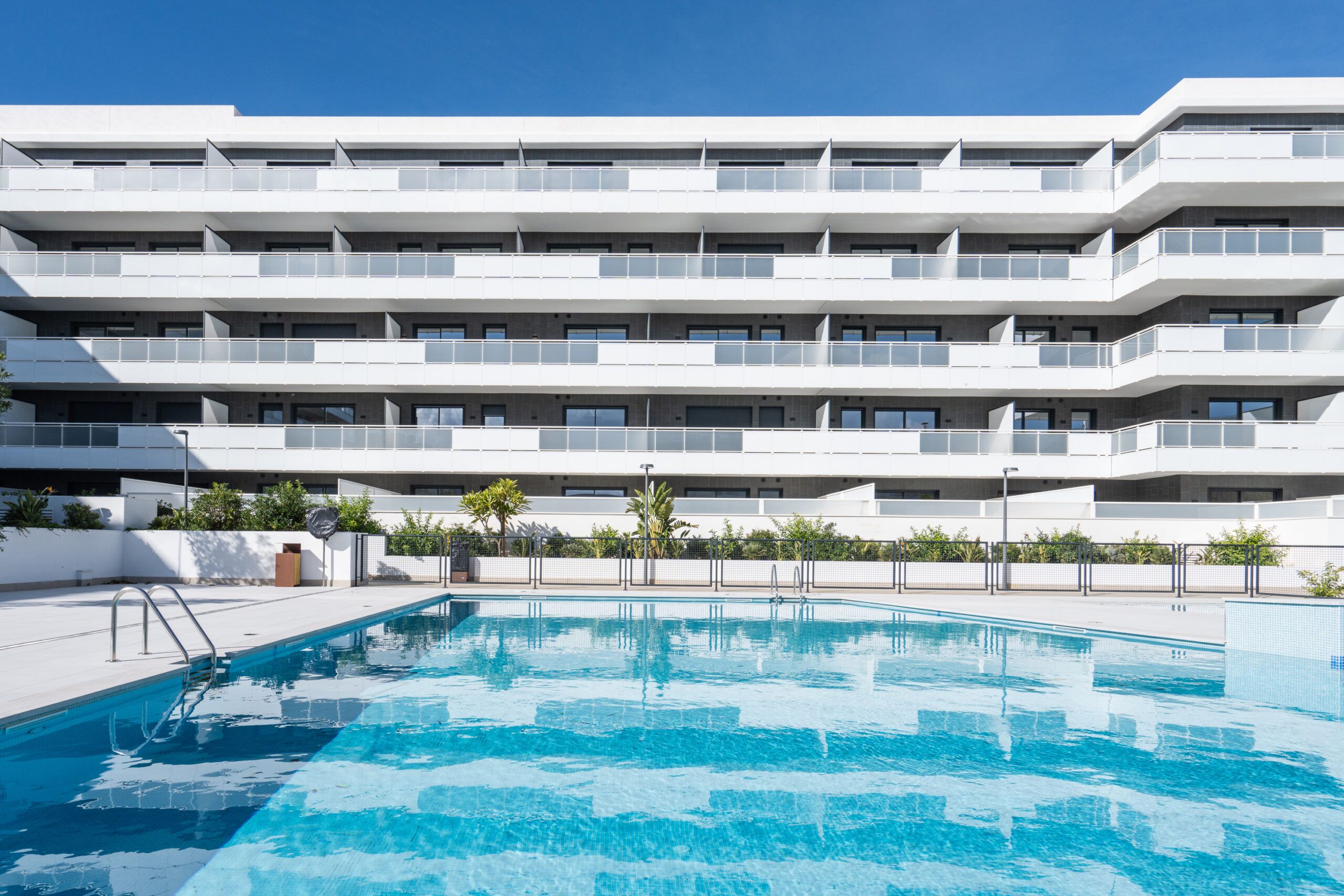 Duplex Penthouse: Modern Front-Line Living in Playa d’en Bossa