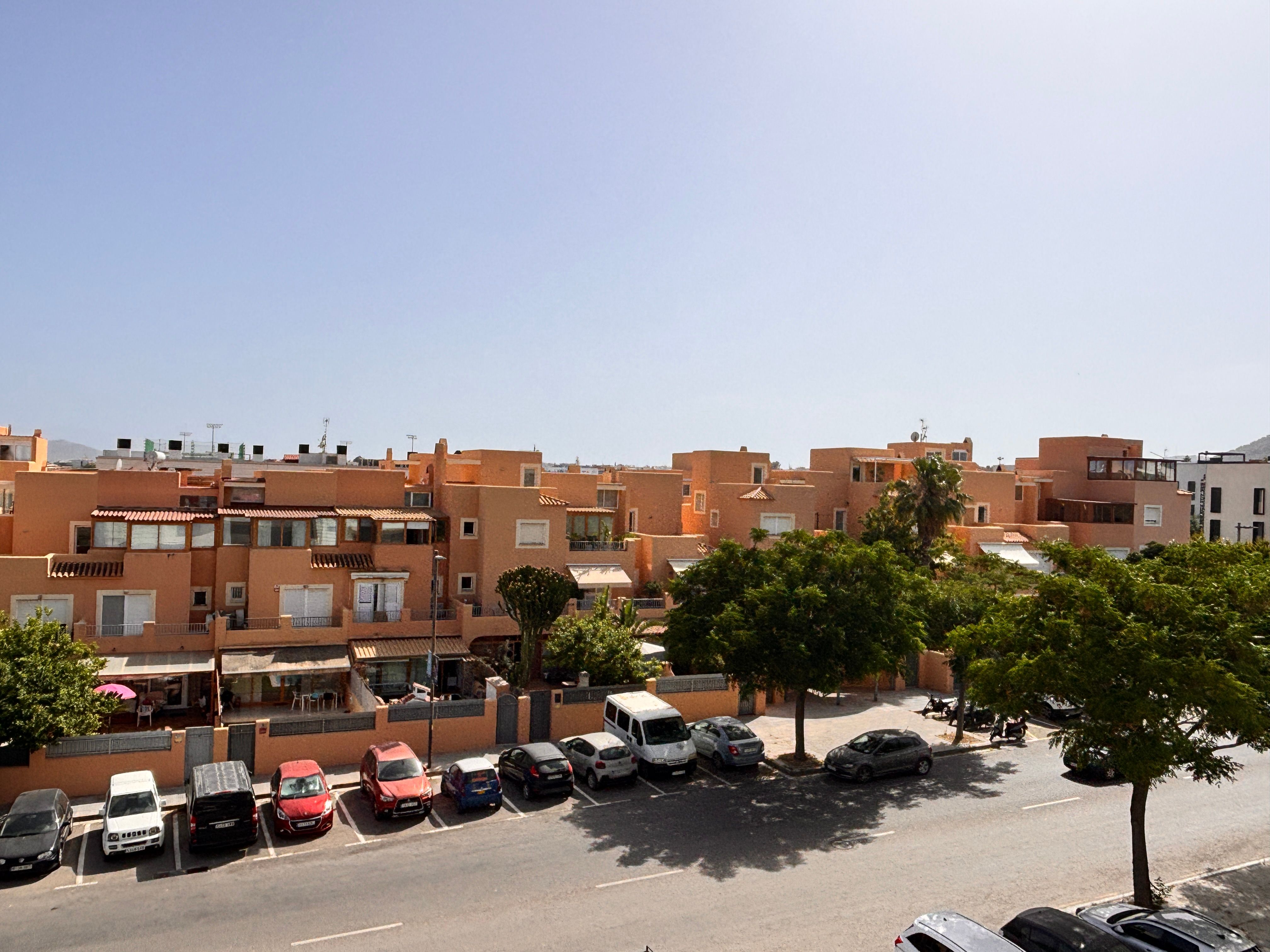 Espacioso y luminoso triplex con piscina en Can Misses