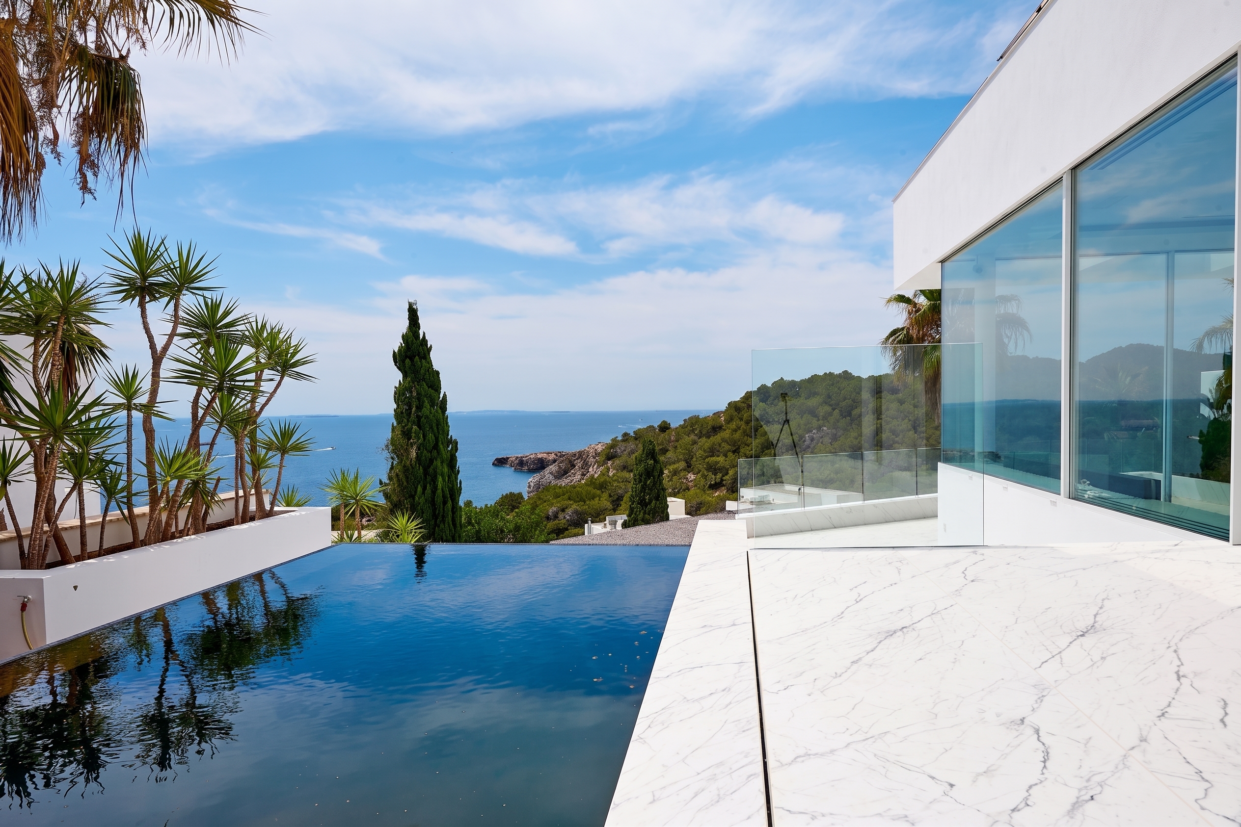 Elegante Villa con acabados de alta calidad con increíbles vistas  panorámicas al mar y a la isla de Formentera 