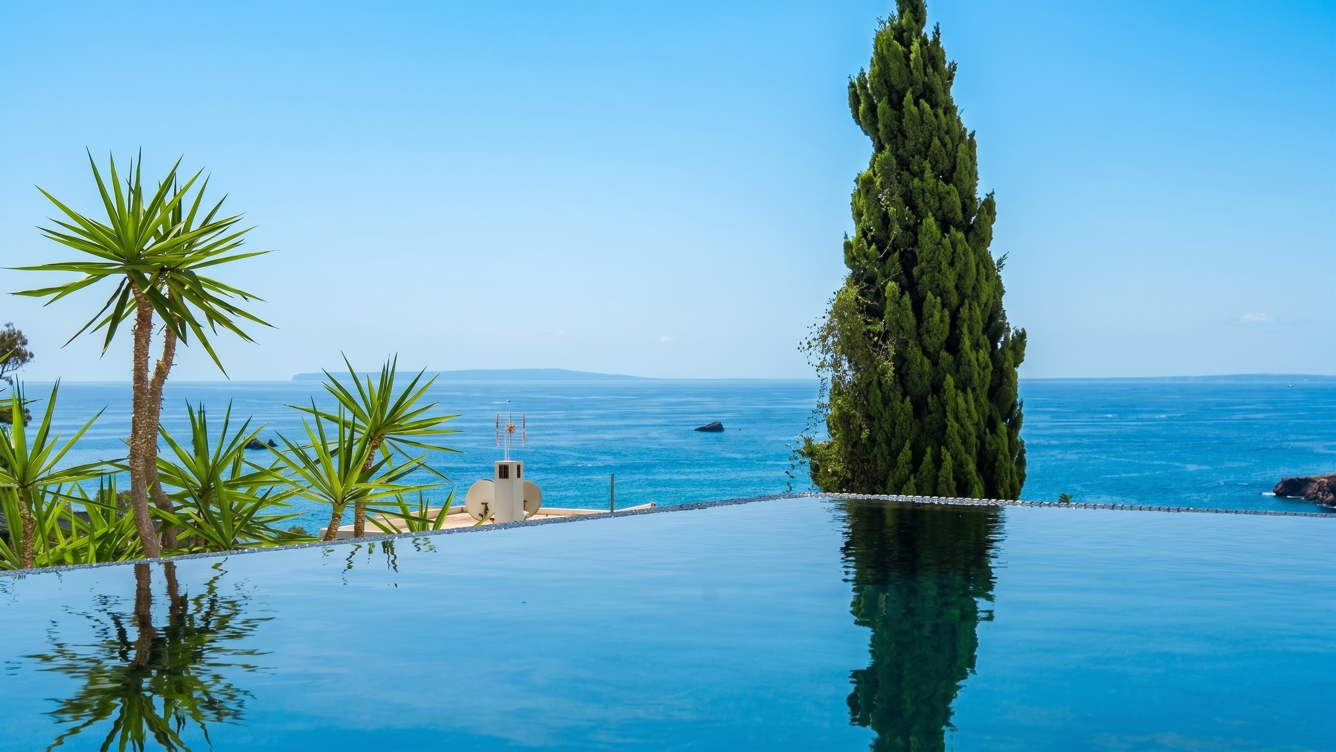 Elegante Villa con acabados de alta calidad con increíbles vistas  panorámicas al mar y a la isla de Formentera 