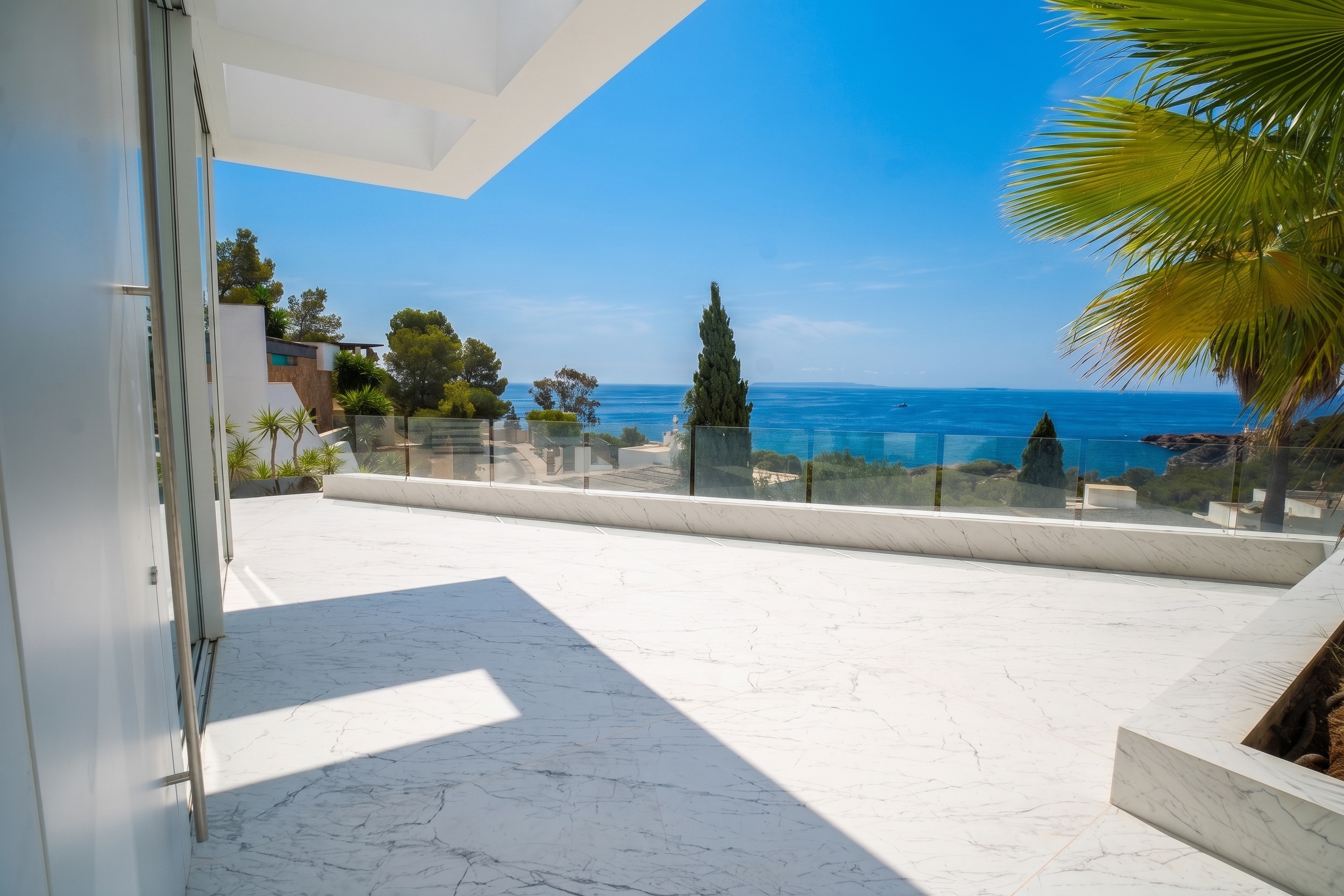 Elegante Villa con acabados de alta calidad con increíbles vistas  panorámicas al mar y a la isla de Formentera 