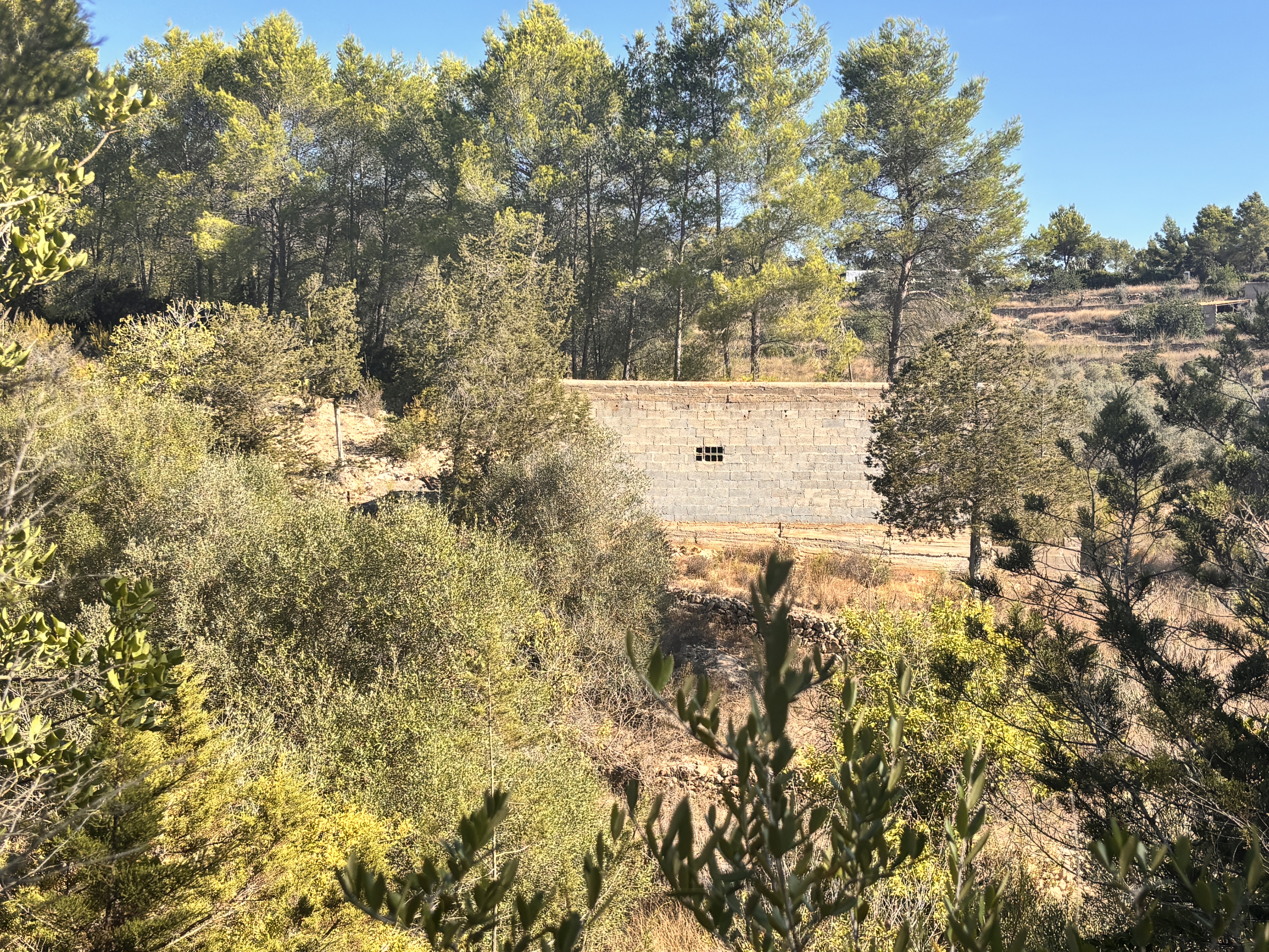 Extenso terreno rustico en el norte de la isla